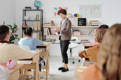 Nove corsi per insegnanti delle secondarie Nove corsi per insegnanti delle secondarie